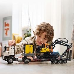 LEGO® Technic 42175 Nákladní auto Volvo FMX a elektrický bagr Volvo EC230
