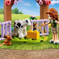 LEGO® Friends 42607 Autumn a její stáj pro telátko
