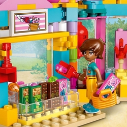 LEGO® Friends 42649 Cukrárna v městečku Heartlake