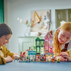 LEGO® Friends 42670 Apartmány a obchody v městečku Heartlake